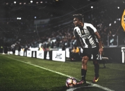 开云下载-阿什拉夫一剑封喉，英格兰对阵马德里竞技，关键时刻的孤胆英雄