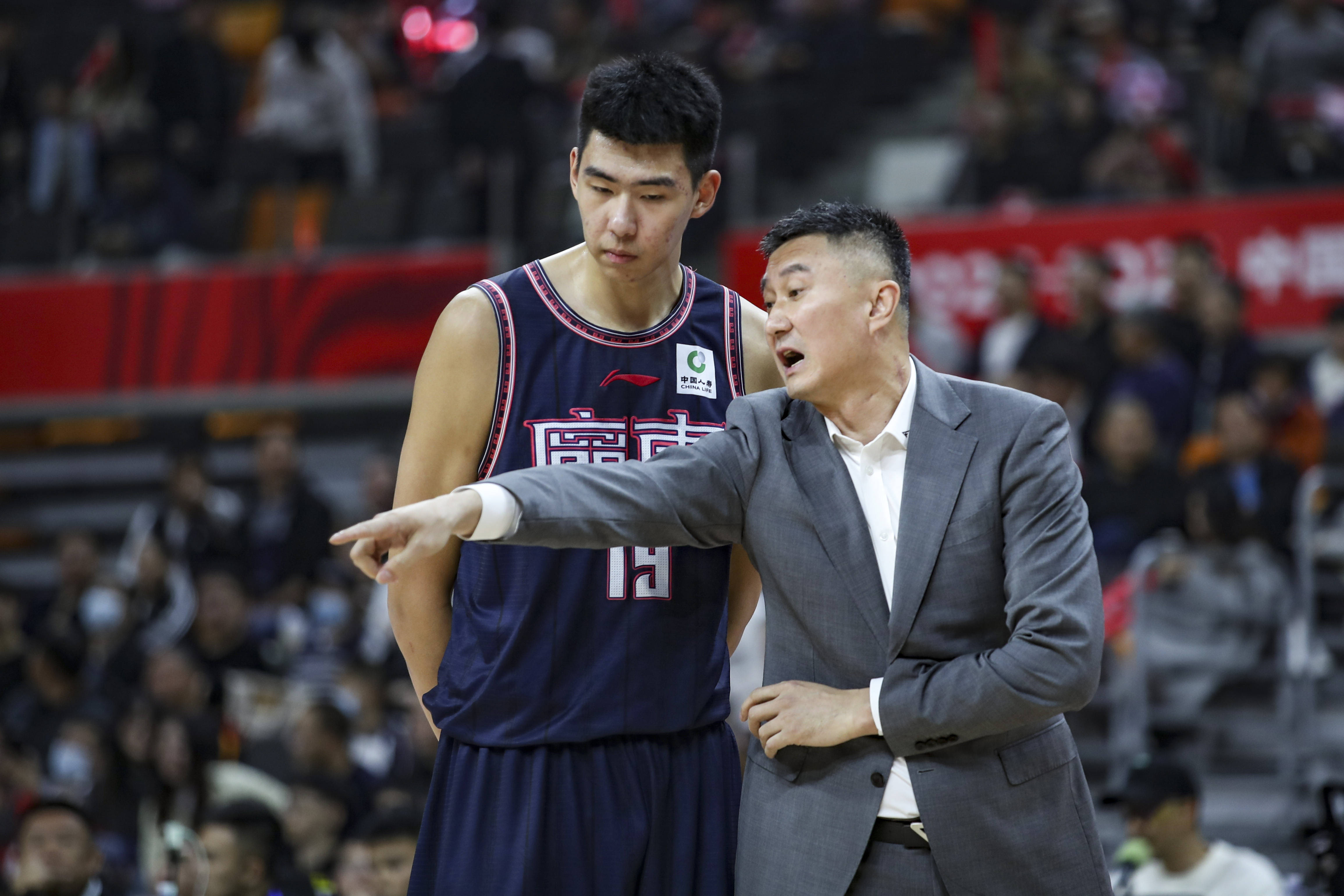 广东男篮在客场逆转战胜青岛队