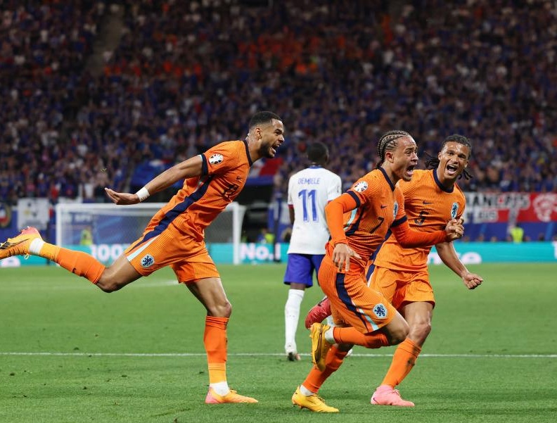 关于罗马尼亚队在欧洲杯比赛中展现团队精神的信息 关于罗马尼亚队在欧洲杯比赛中展现团队精神的信息