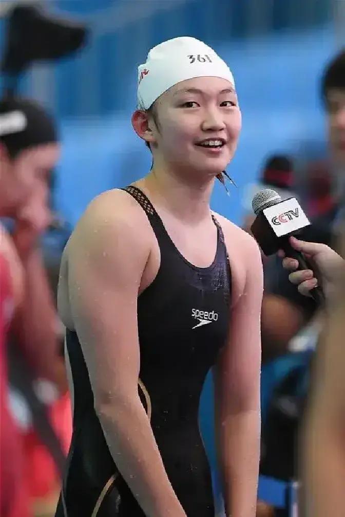 游泳项目女选手破纪录夺得奖牌