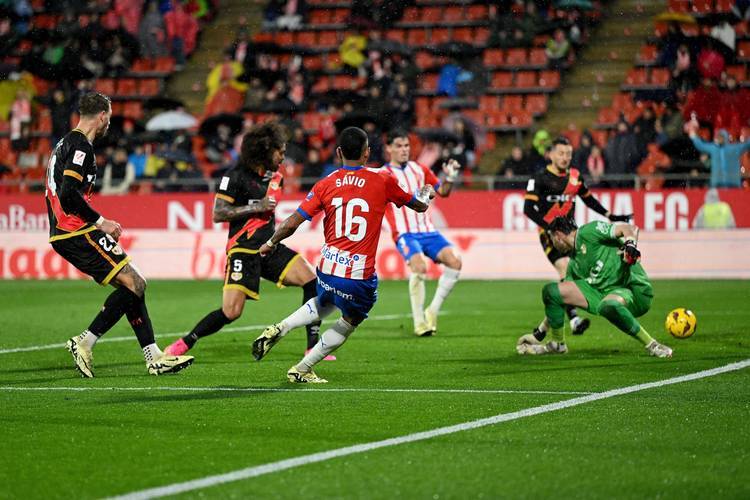 包含西班牙人主场平局，难挽连败局面的词条