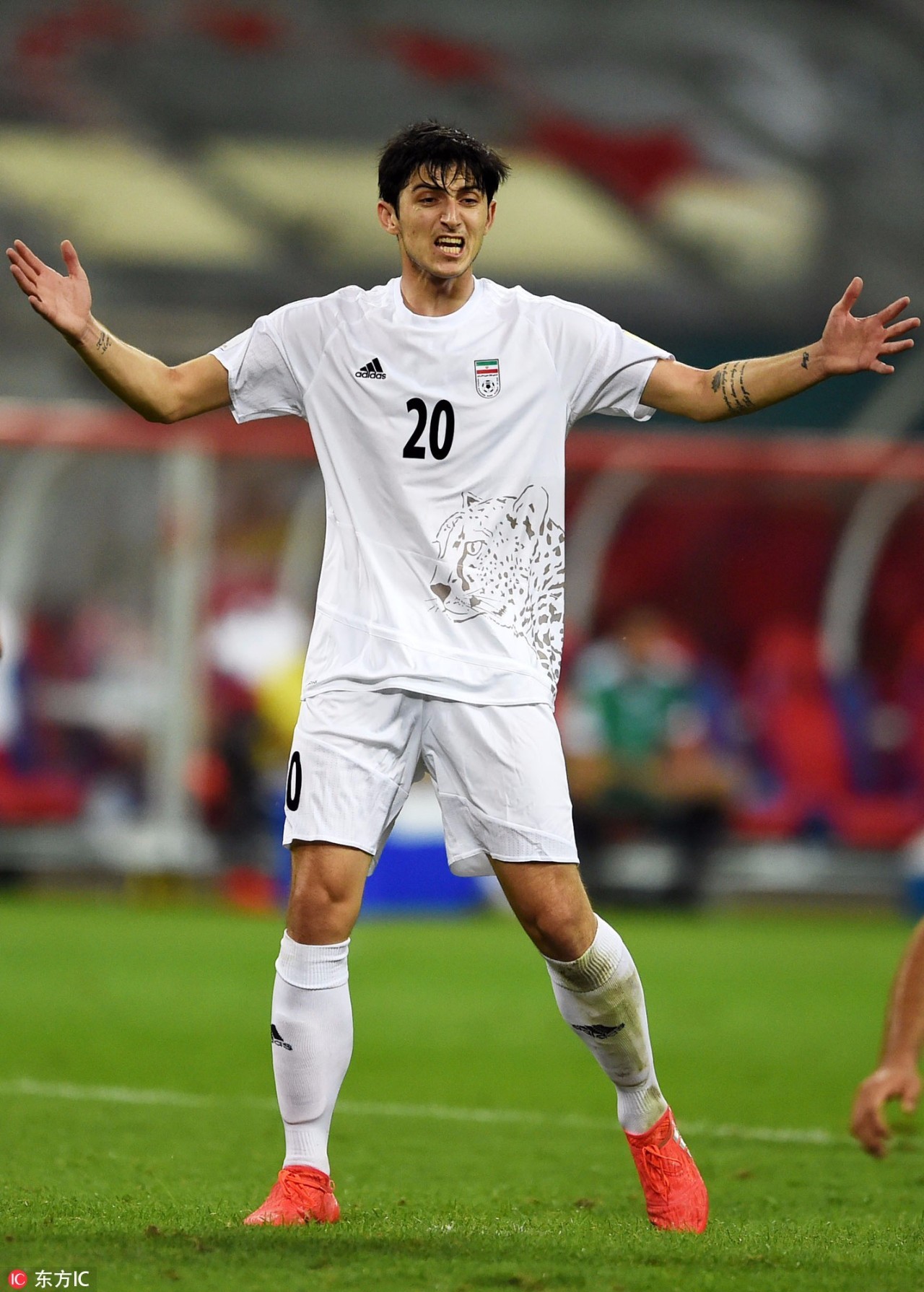 伊朗队打进关键球，取得胜利