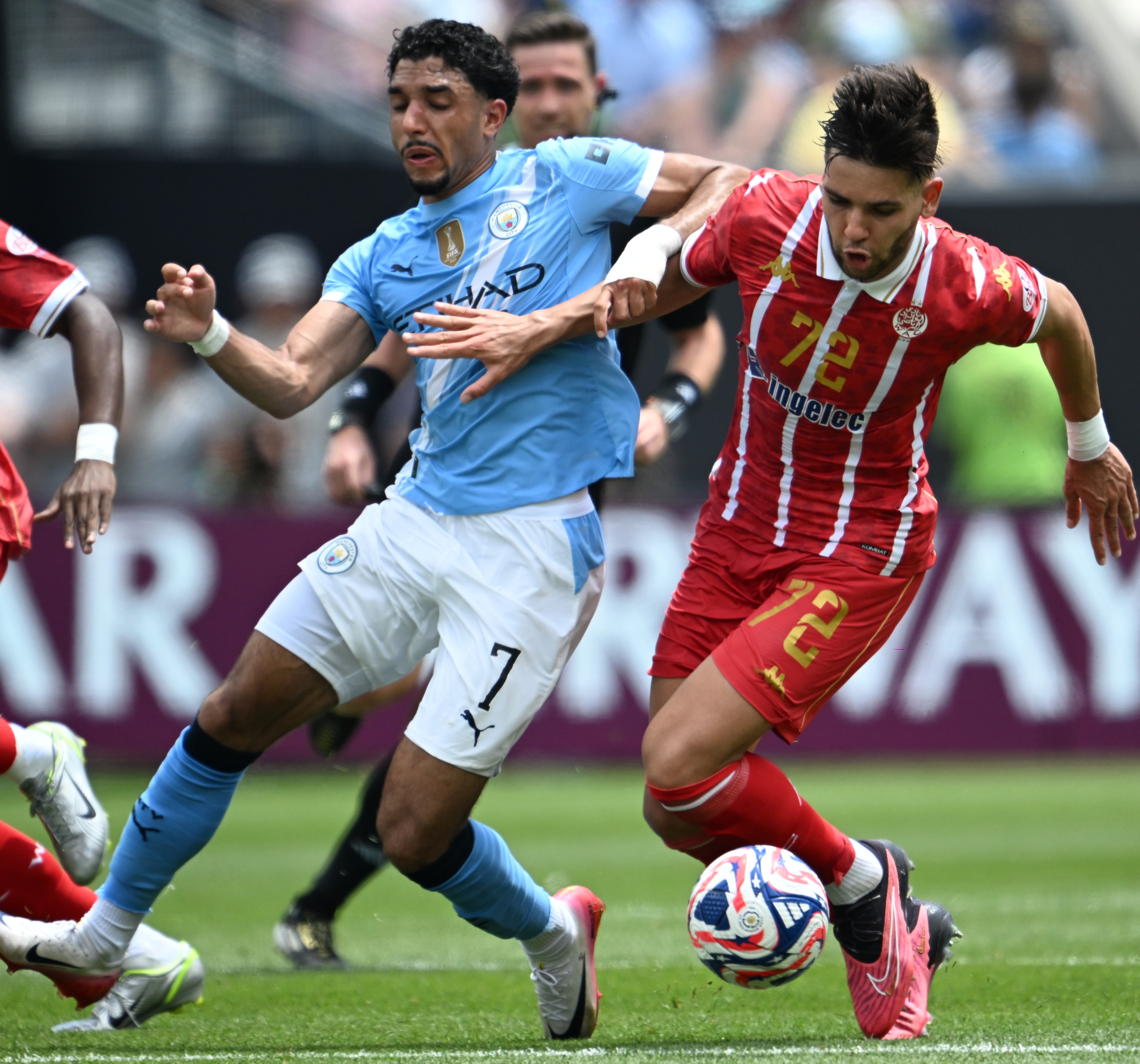 阿曼球员备战地区足球赛事,志在争霸的简单介绍 阿曼球员备战地区足球赛事,志在争霸的简单介绍