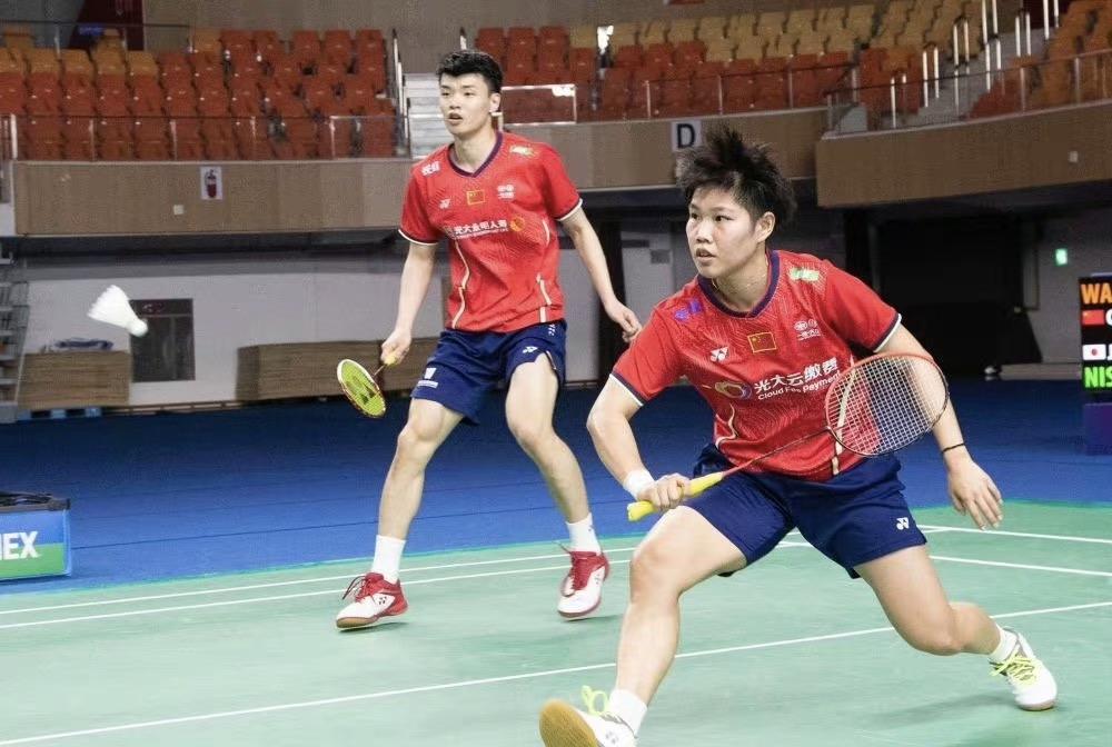 包含日本队险胜韩国队，黄鸭组合状态火热的词条