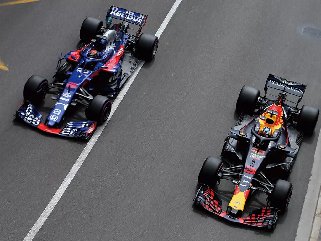 关于雷诺车队完胜梅赛德斯，塞恩斯高光表现的信息