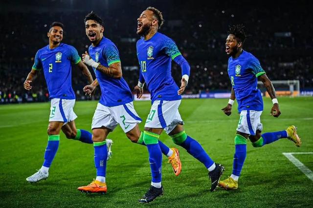 多特蒙德轻取巴萨，弗拉霍维奇完成帽子戏法的简单介绍