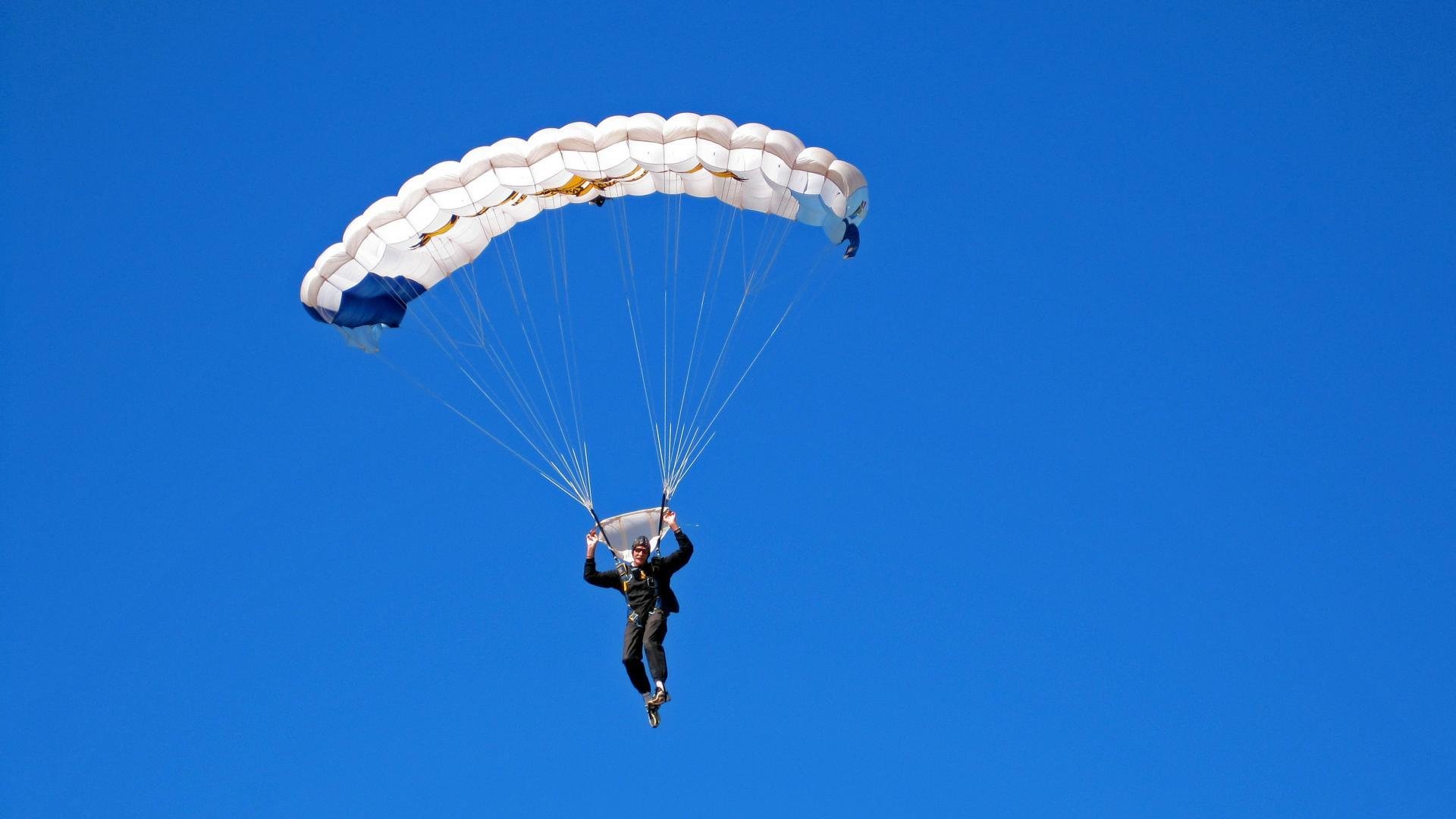 快船狂胜广厦队，克莱持续制造杀伤，一场攻防失衡的战术剖析